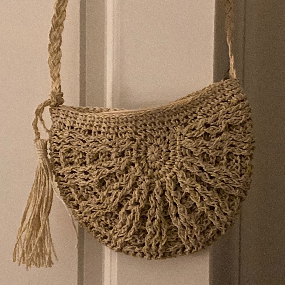 Tassel woven straw crossbody bag